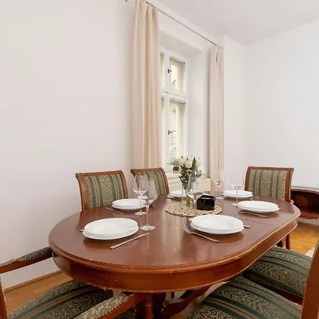 Beautiful Apartament In The Heart Of Market Square By Renters Lägenhet